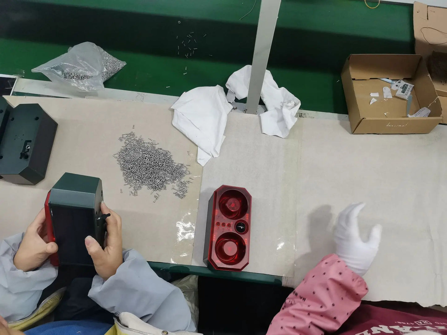 Solar alarm high power dual horn alarm light infrared induction flashing red and blue light animal repeller