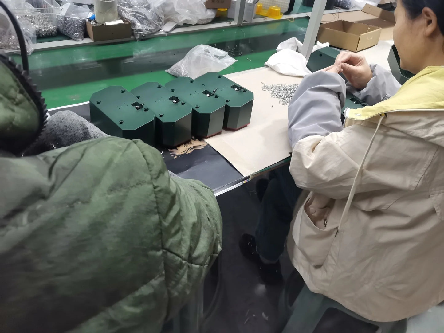 Solar alarm high power dual horn alarm light infrared induction flashing red and blue light animal repeller